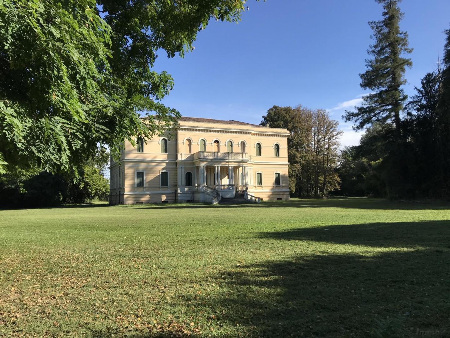 Villa Ferrara kaufen